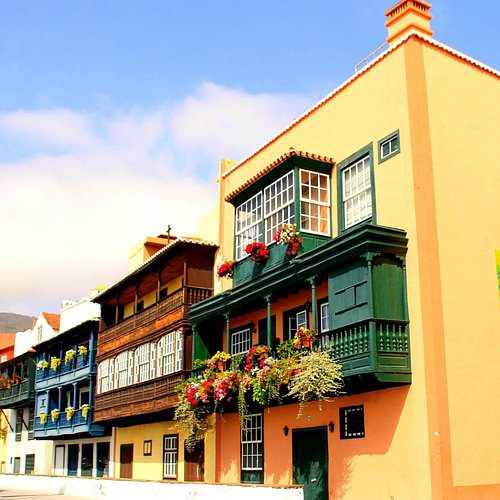 Los balcones de flores de Santa Cruz de La Palma